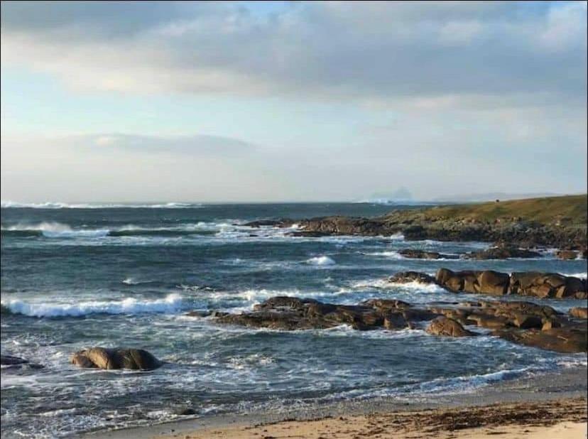 Drop Anchor House, Spacious 3 Bedroom Apartment, Fabulous Sea Views Cleggan Eksteriør bilde