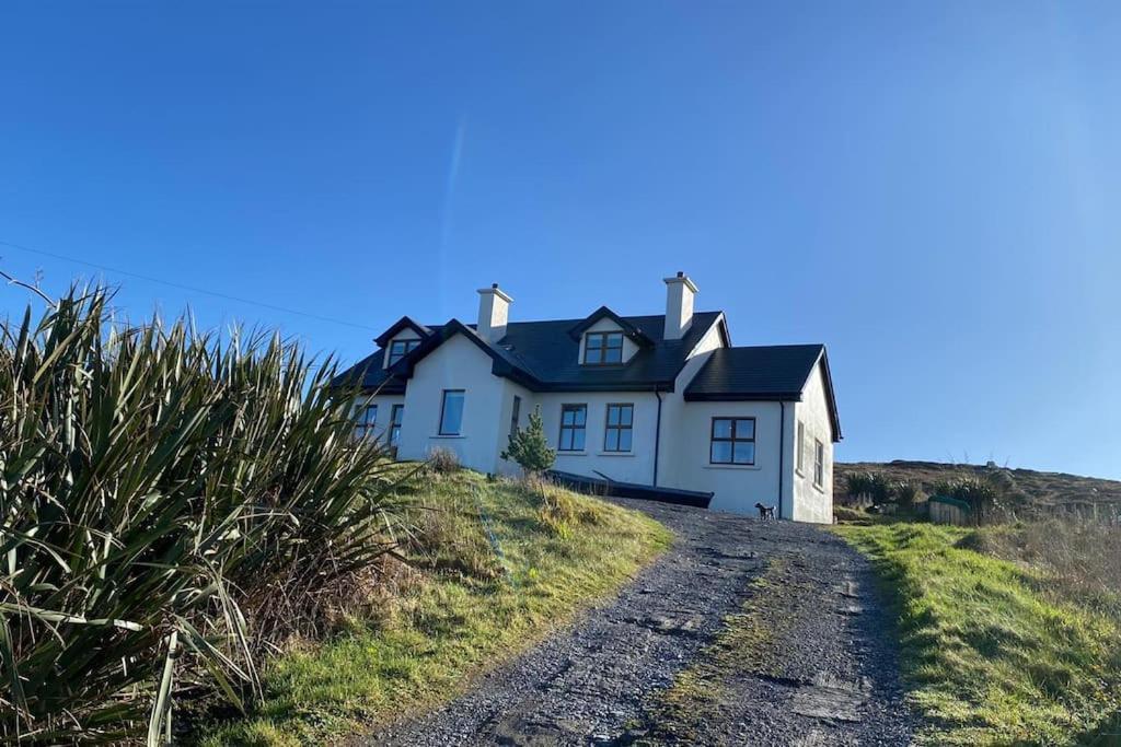 Drop Anchor House, Spacious 3 Bedroom Apartment, Fabulous Sea Views Cleggan Eksteriør bilde